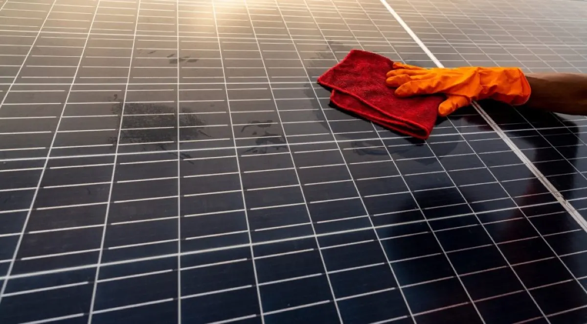 The Benefits of Regular Solar Panel Cleaning for Maximum Output