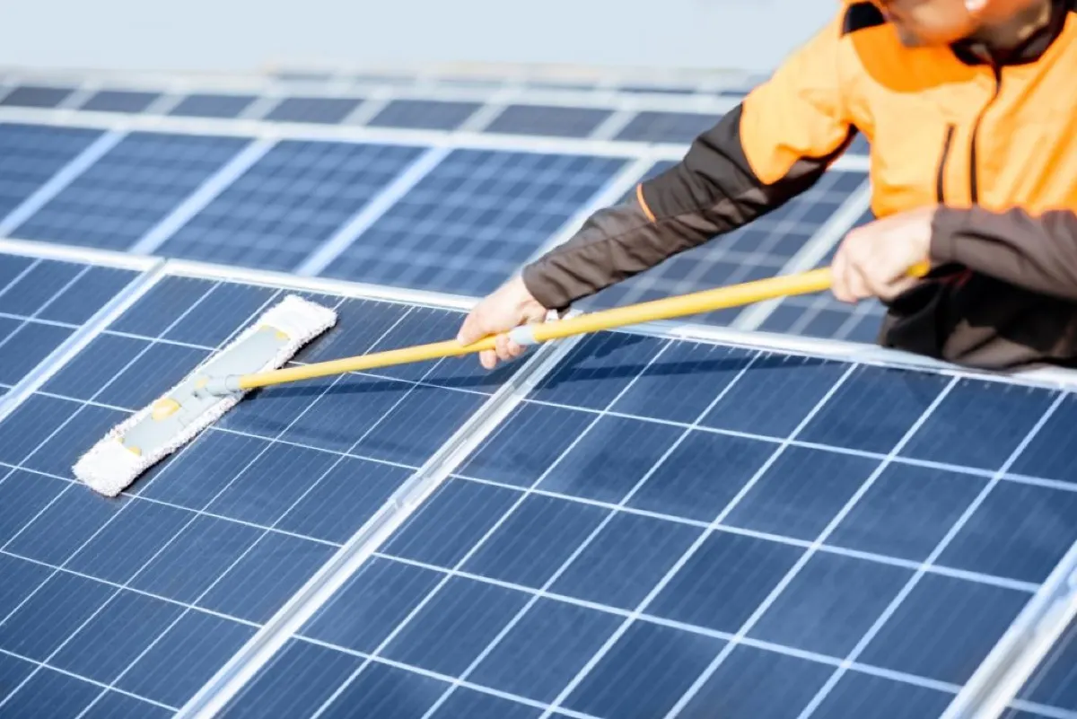 The Benefits of Regular Solar Panel Cleaning for Maximum Output
