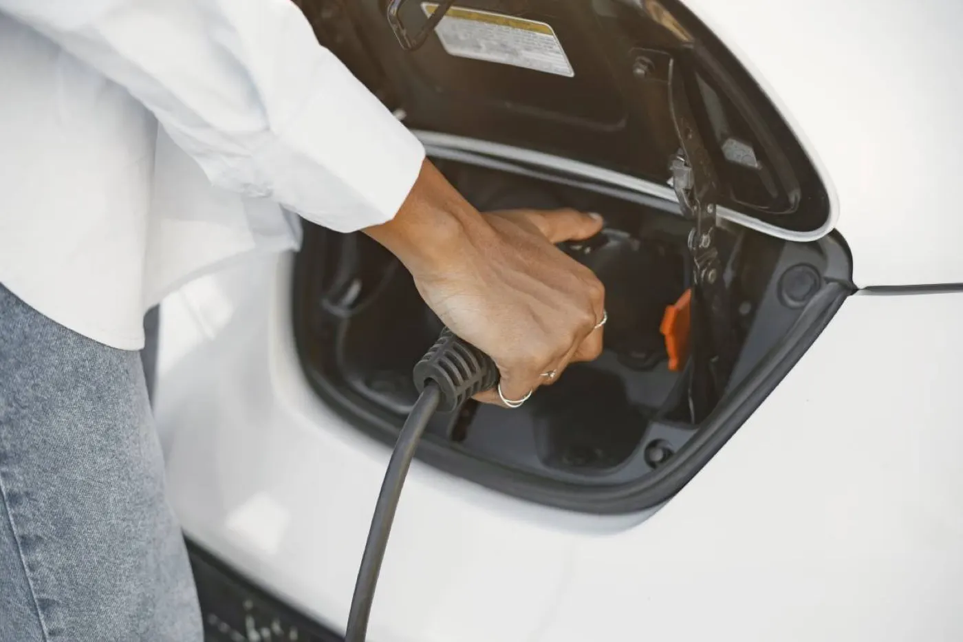 Charging a Car Battery: Step-by-Step Guide for Safe and Efficient Charging
