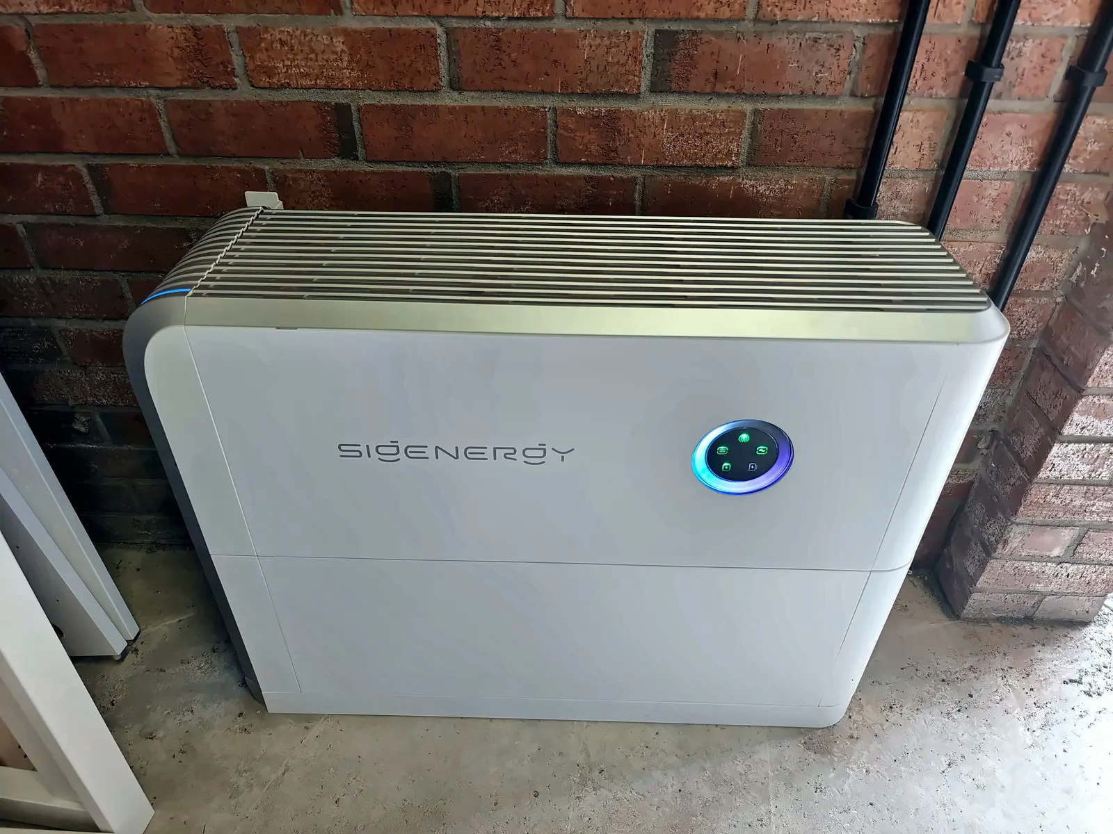 Sigenergy SigenStor installed by Glow against a brick wall