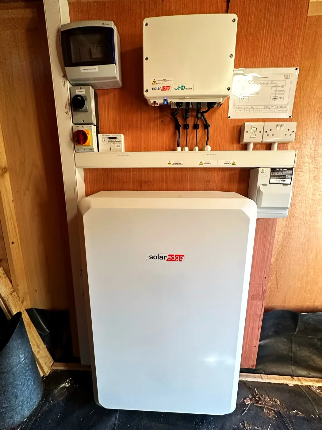 SolarEdge inverter and battery installation by Glow
